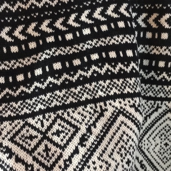 Aztec Print Sweater Cardigan/poncho - Picture 5 of 7
